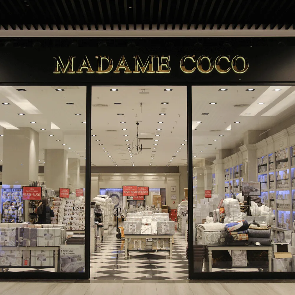 Bir AVM’deki Madame Coco mağazasının girişi